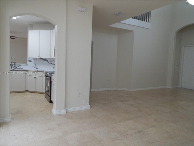Building Photo - 320 SW 87th Ct
