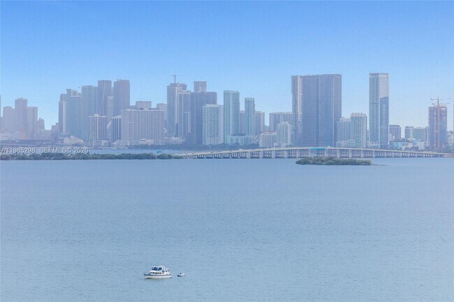 Building Photo - 7601 E Treasure Dr