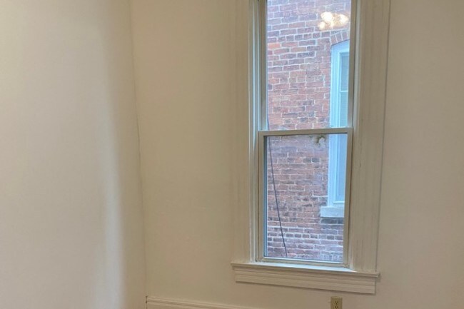 Building Photo - 415 N 11th St