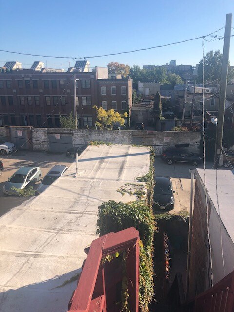 Building Photo - 3 Bedroom House in Fells Point with a roof...