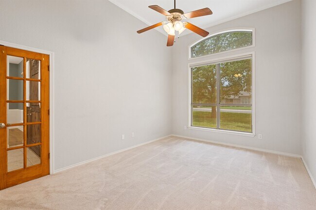 Building Photo - 307 Echo Valley Dr