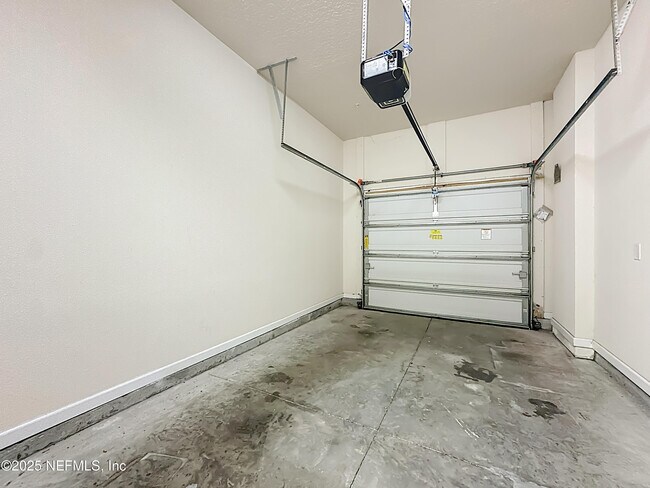 Building Photo - 218 Larkin Pl