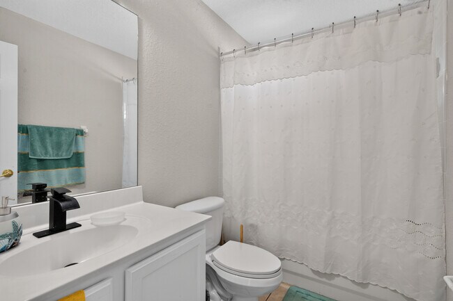 Building Photo - 515 Corvina Dr