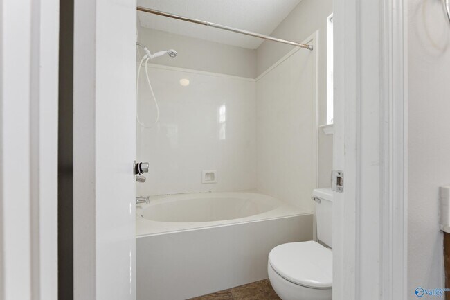 Building Photo - 2504 Reabok Cir SW