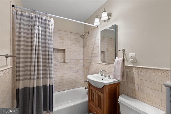 Building Photo - 10808 Hobson St