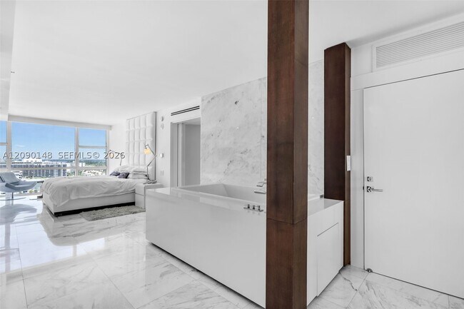 Building Photo - 6801 Collins Ave