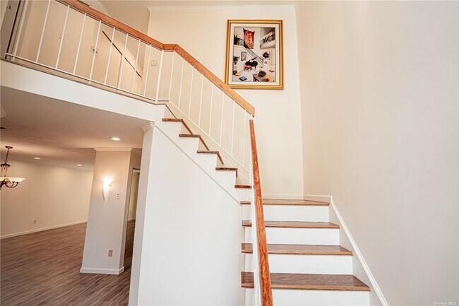 Building Photo - 30 Club Dr S