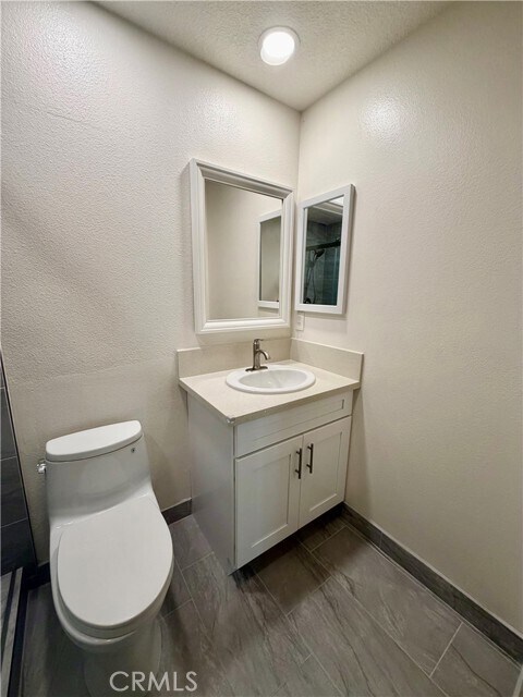 Building Photo - 8215 E White Oak Ridge