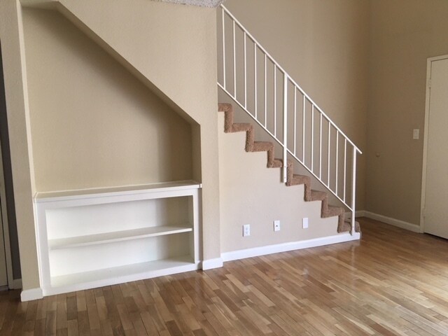 Building Photo - 11045 La Maida St