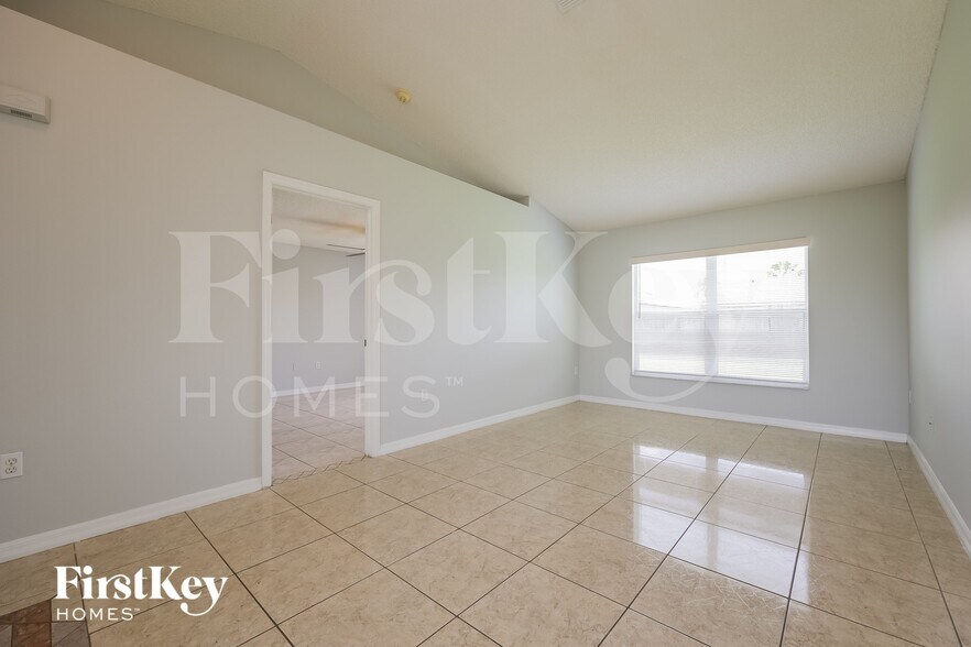 Building Photo - 827 Massy Ct