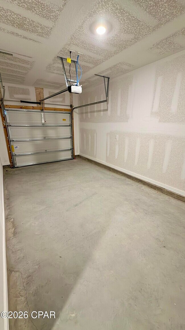 Building Photo - 13 S Main Deck Dr