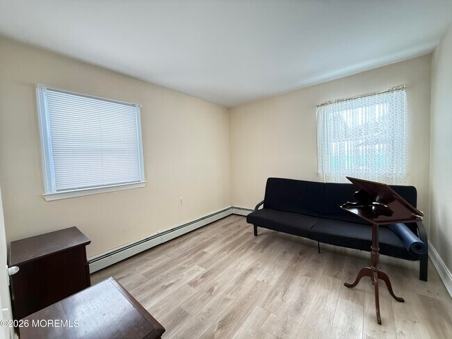 Building Photo - 63 Shorewood Dr