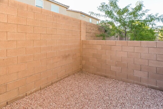 Building Photo - 7921 Point Oaks Ct