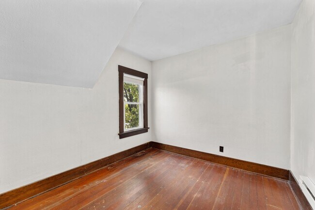 Building Photo - 568 W Main St