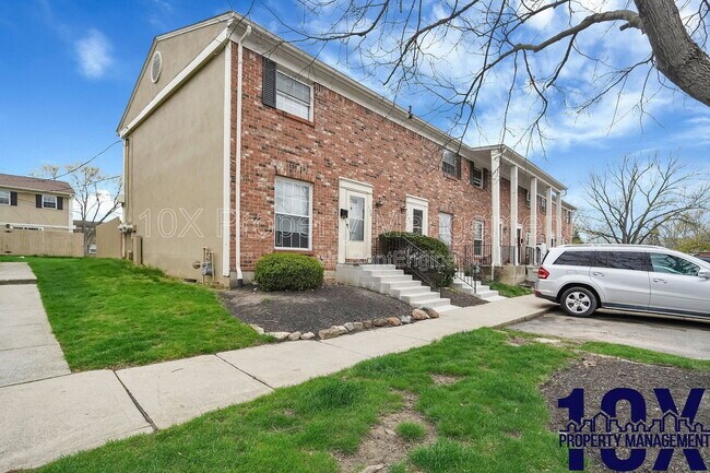 Building Photo - 141 Beacon Run W