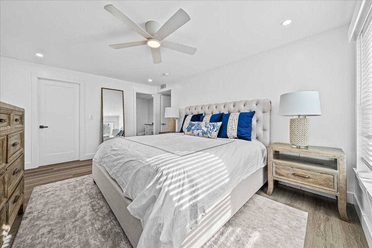 Building Photo - 1910 Gulf Shore Blvd N