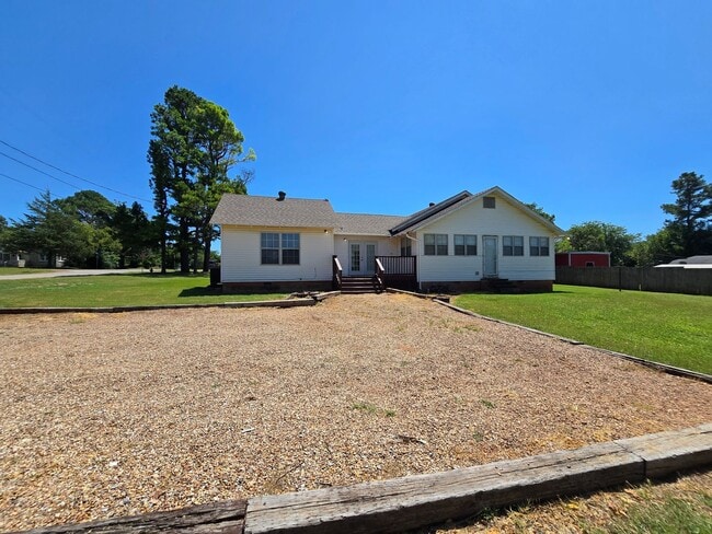 Building Photo - 3 Bedroom 2 Bath home in Asher!