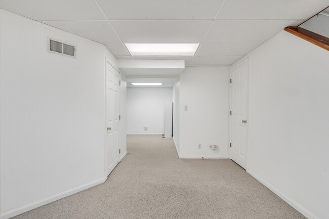 Building Photo - 1000 Cumberland Ln