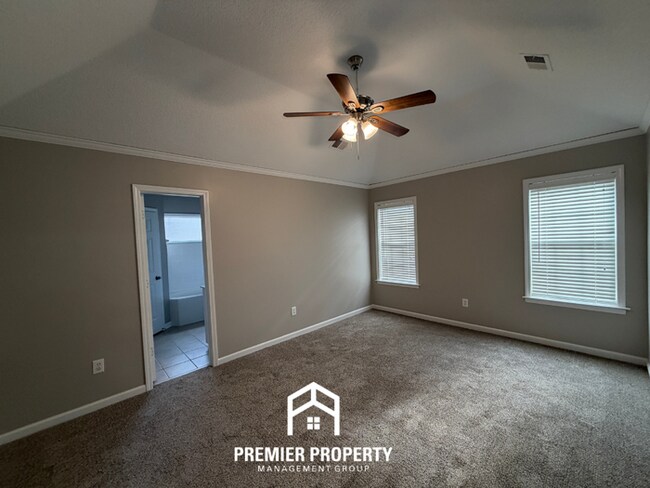 Building Photo - Bright 3BR/2BA Oakland Home w/ Vaulted Ceilings, Fireplace & Fenced Yard