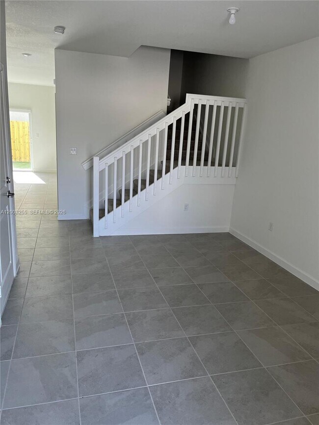 Building Photo - 2679 SE 25th Ter