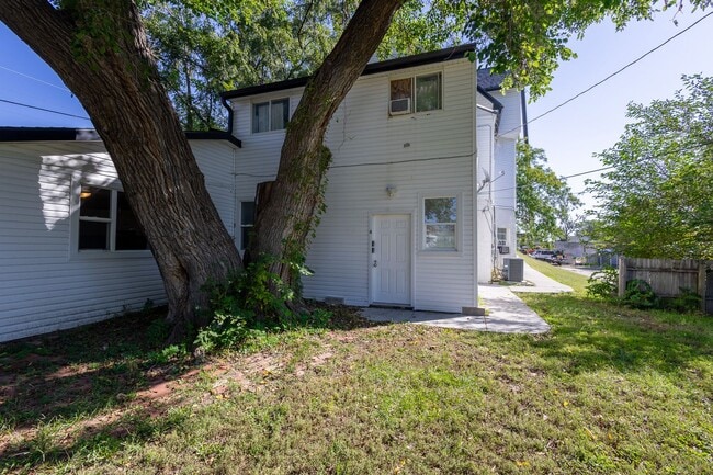 Building Photo - 814 S 27th St