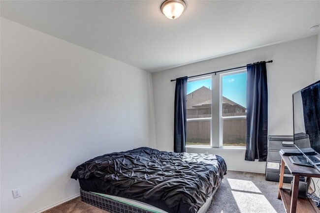 Building Photo - 211 Pitkin Dr