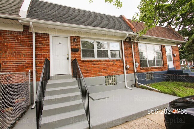 Building Photo - 2442 Wainwright St