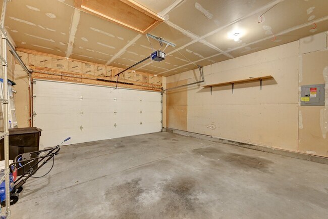Building Photo - $2,245 - 3 Bed, 3 Bath Home with Finished ...