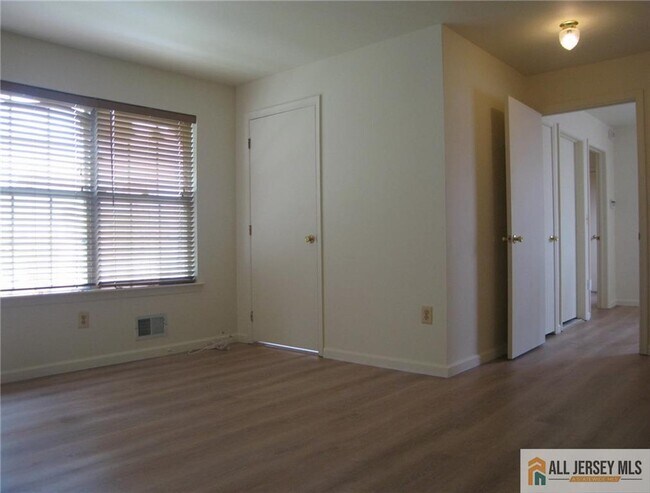 Building Photo - 1218 Plymouth Rd