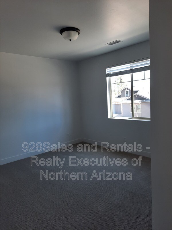 Building Photo - 2335 S Polaris Way