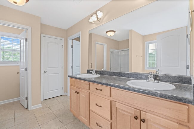 Building Photo - 2758 Slate Dr SW