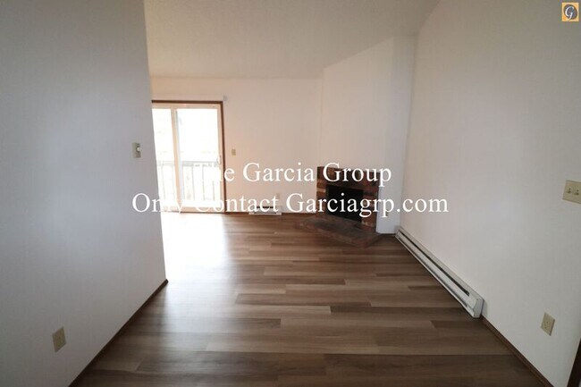 Building Photo - 3712 S Kelly Ave