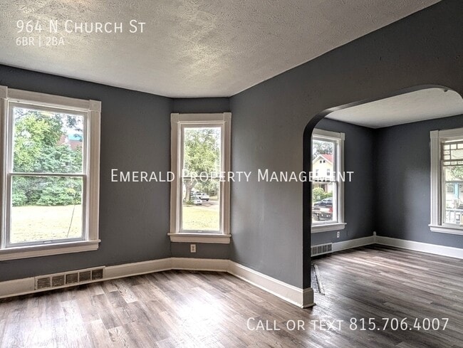 Building Photo - 964 N Church St