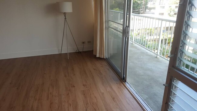 Building Photo - Upgraded 2 Bedroom / 1 Bath at the Iolani ...