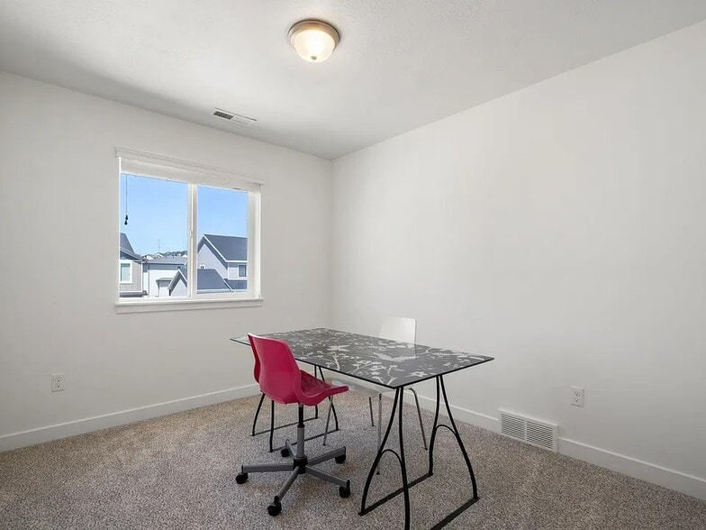 Building Photo - 4228 E Bonne Vista Dr