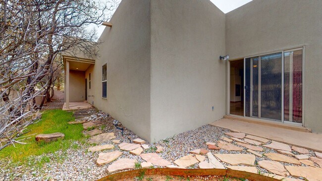 Building Photo - 6411 Consuelo Point St NE