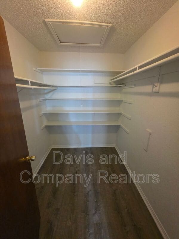 Building Photo - 4422 Fairgate Dr