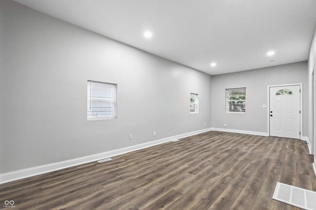 Building Photo - 117 N Sheffield Ave