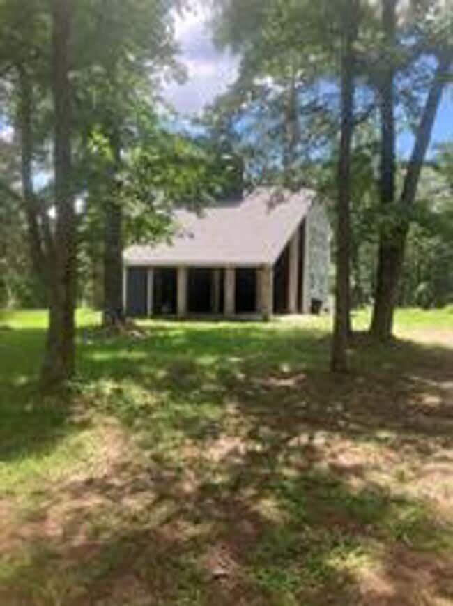 Primary Photo - Country living