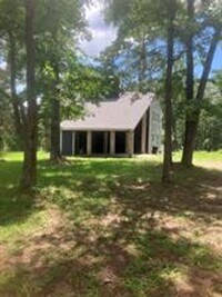 Building Photo - Country living