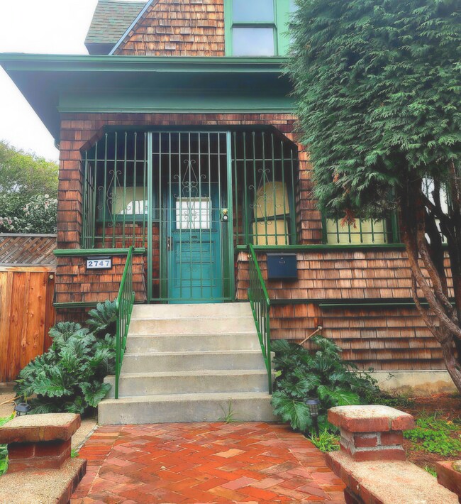 Primary Photo - 2747 McGee Ave