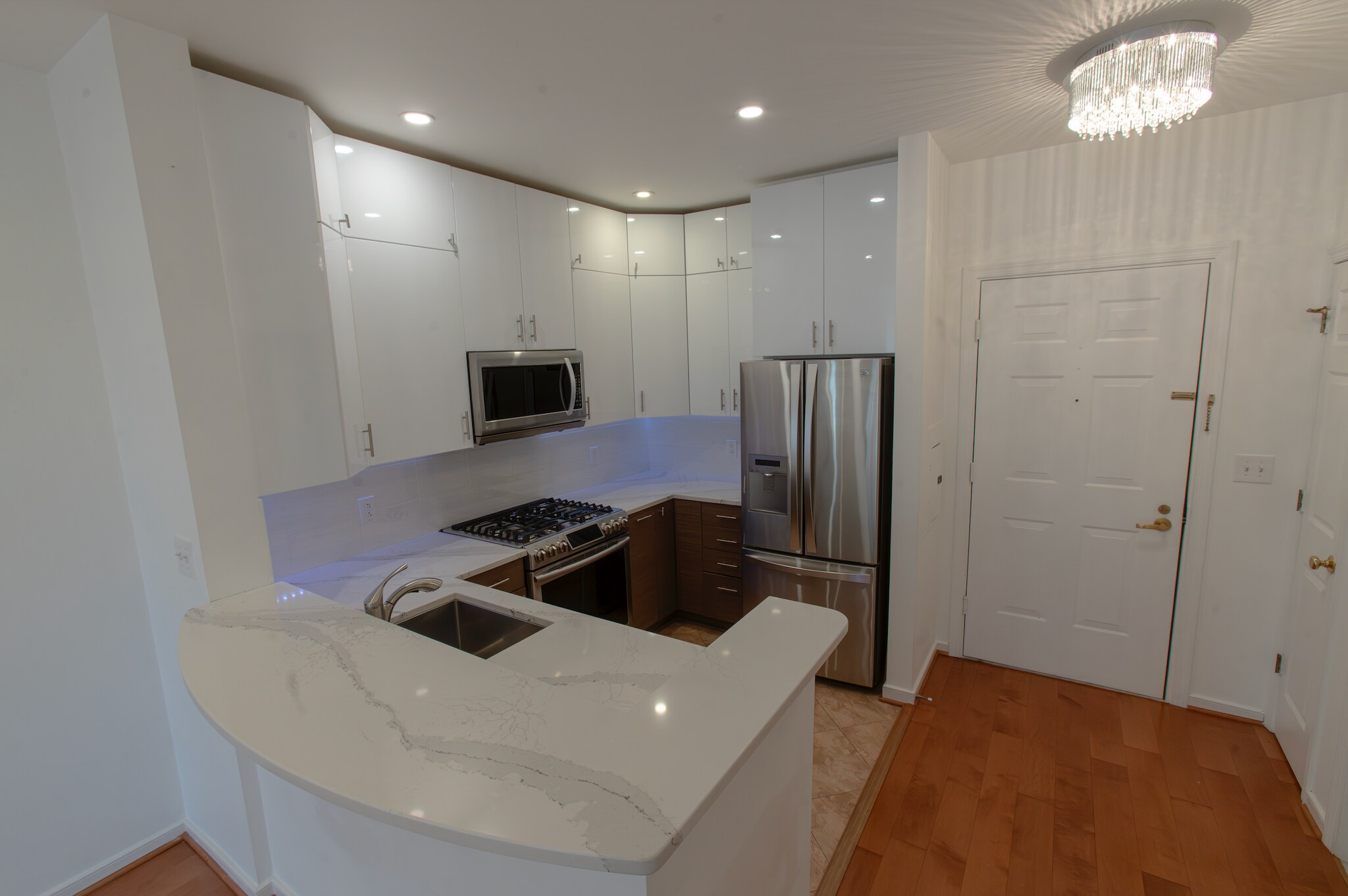 Building Photo - 1645 International Dr