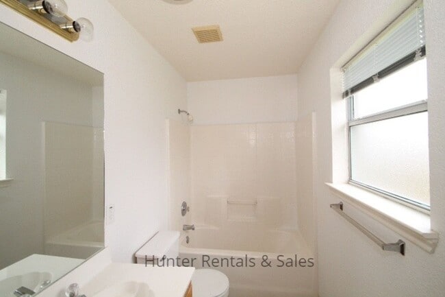 Building Photo - Thunder Creek Duplex