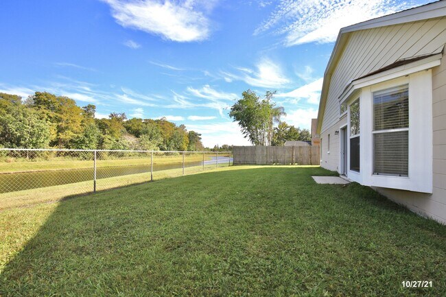 Building Photo - Stunning 3/2 Home with a Spacious 2 Car Ga...