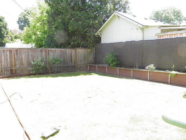 Building Photo - 4034 SE Rex St