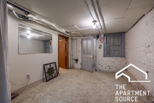 Building Photo - 3605 N Damen Ave