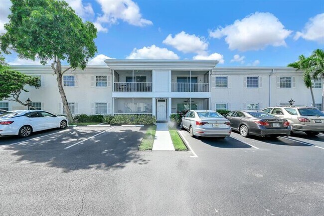 Building Photo - 6279 Bay Club Dr