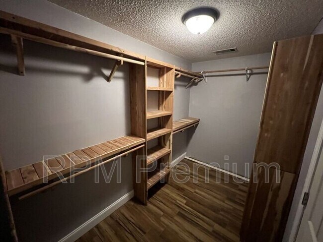 Building Photo - 1944 W Marsden Pl