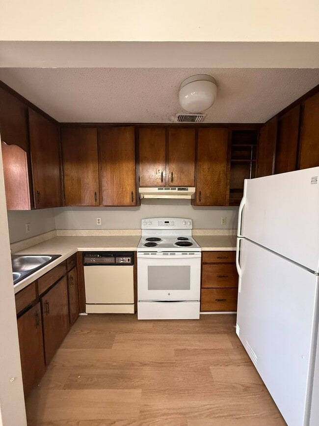 Building Photo - 2 Woodrum Pl