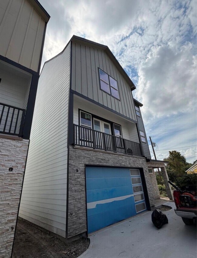 Building Photo - 2709 Berry St